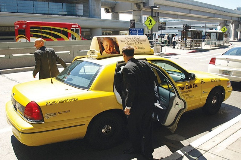 Khi đến San Francisco bạn có thể lựa chọn taxi làm phương tiện di chuyển