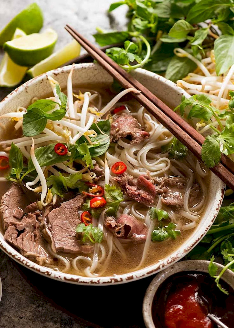Phở bò Hà Nội - món ăn nên thử khi mưa vé máy bay từ Pháp về Việt Nam