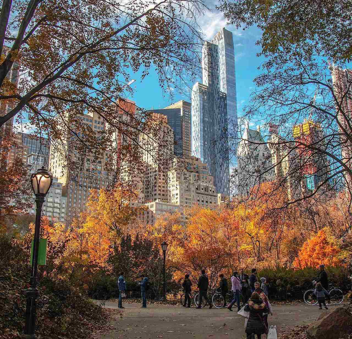 Nhiệt độ New York vào mùa thu mát mẻ, dễ chịu, rất thuận tiện để bạn dạo phố
