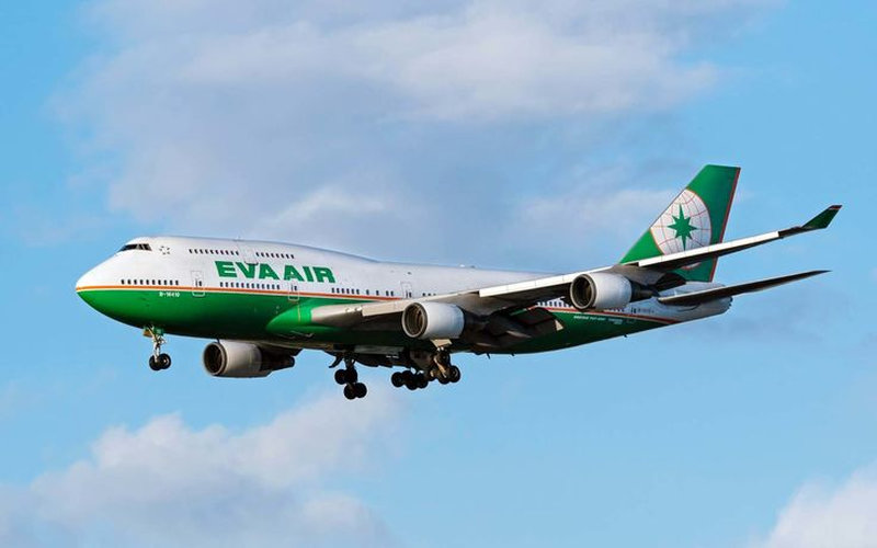 Với tiện nghi tốt hãng hàng không EVA Air sẽ giúp bạn giải quyết nỗi lo từ Canada bay về Việt Nam bao nhiêu tiếng